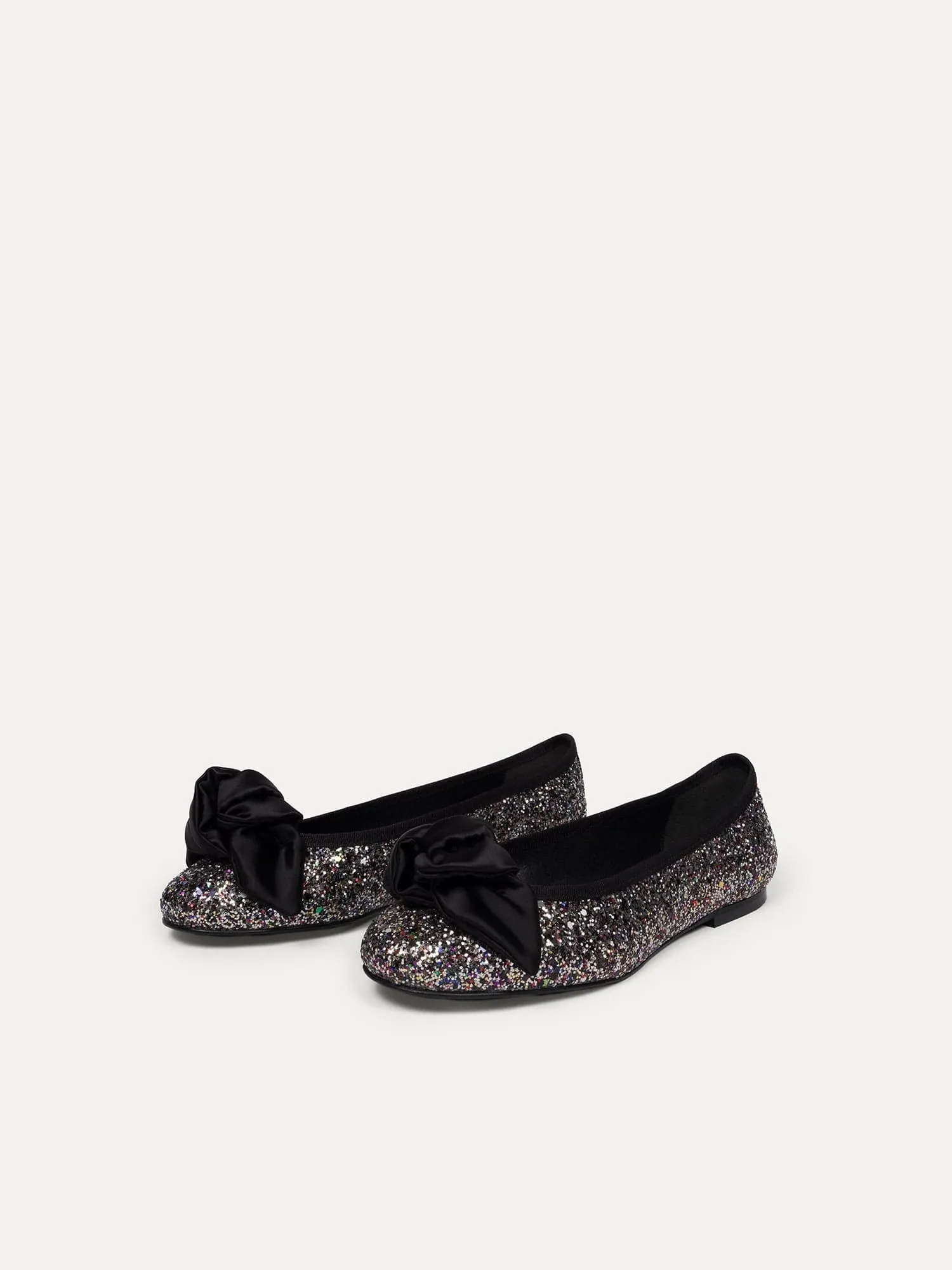 Audience à 9h30 au tribunal Vegan Bow Flats | Paillettes recyclées