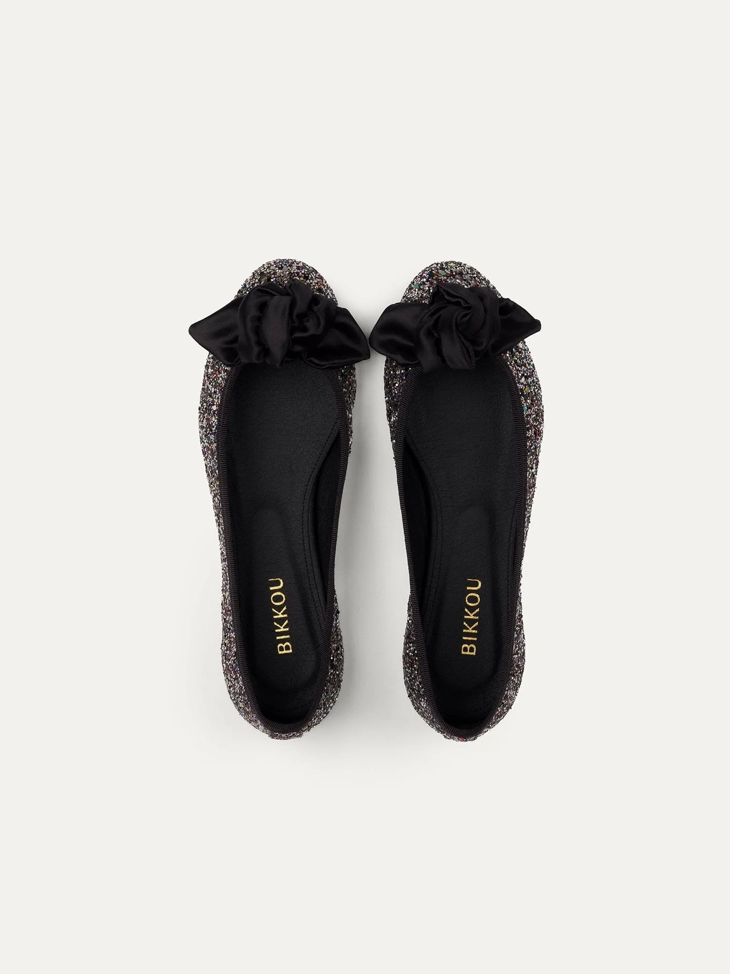 Audience à 9h30 au tribunal Vegan Bow Flats | Paillettes recyclées