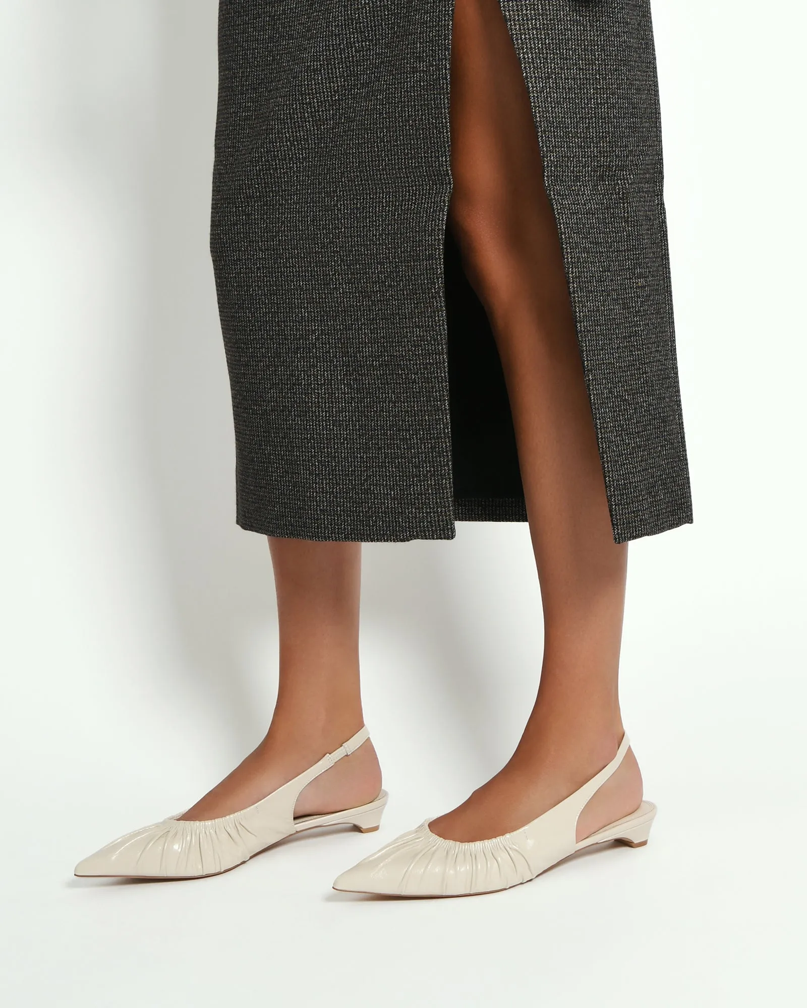 ADALINE ROBE BALLERINES EN CUIR BLANC CASSÉ