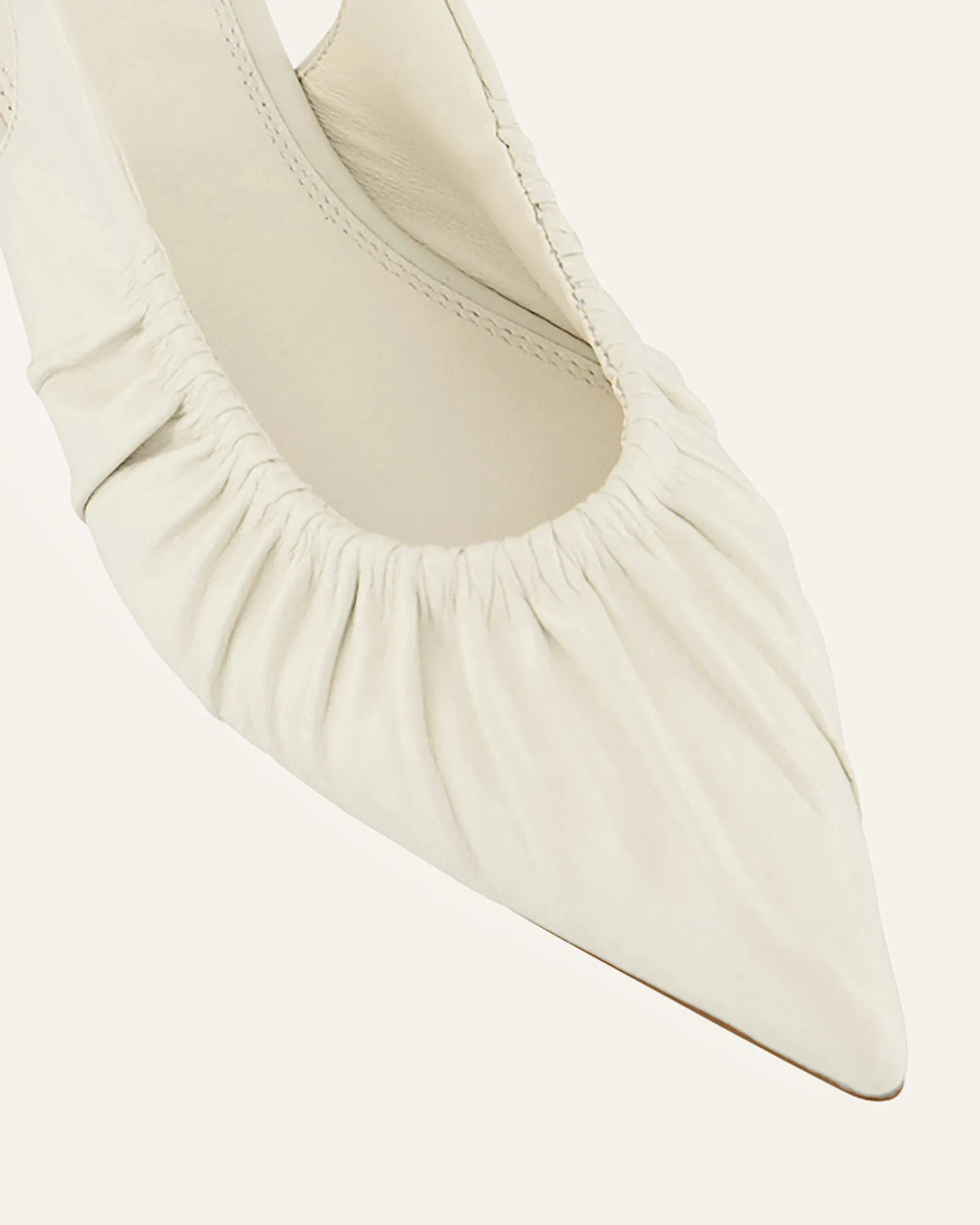 ADALINE ROBE BALLERINES EN CUIR BLANC CASSÉ