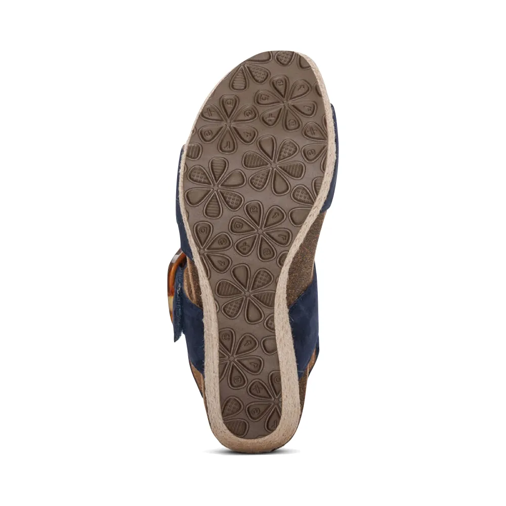 Sandale à talon compensé Ashley pour femme de Aetrex en bleu marine