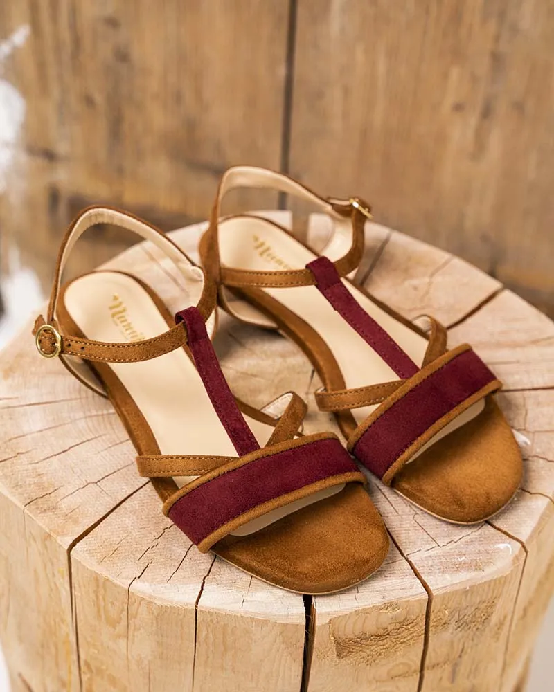 Sandales plates véganes en daim Alpilles | Noisette et rouge brique