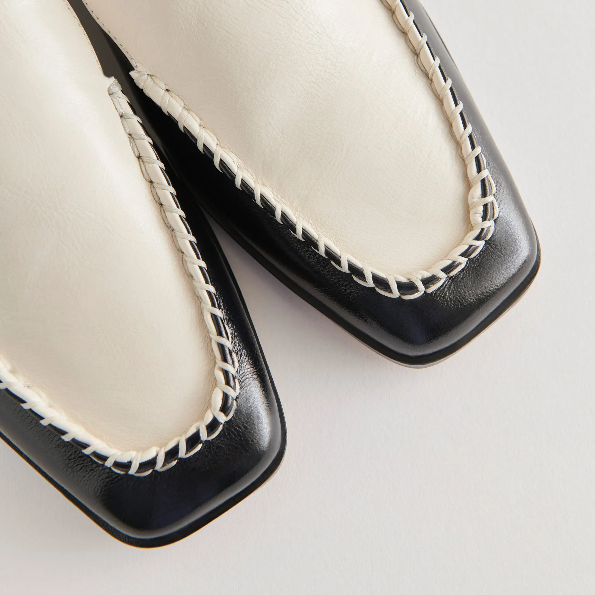 BENY FLATS LARGES BLANCS NOIRS VERNIS PLISSÉ