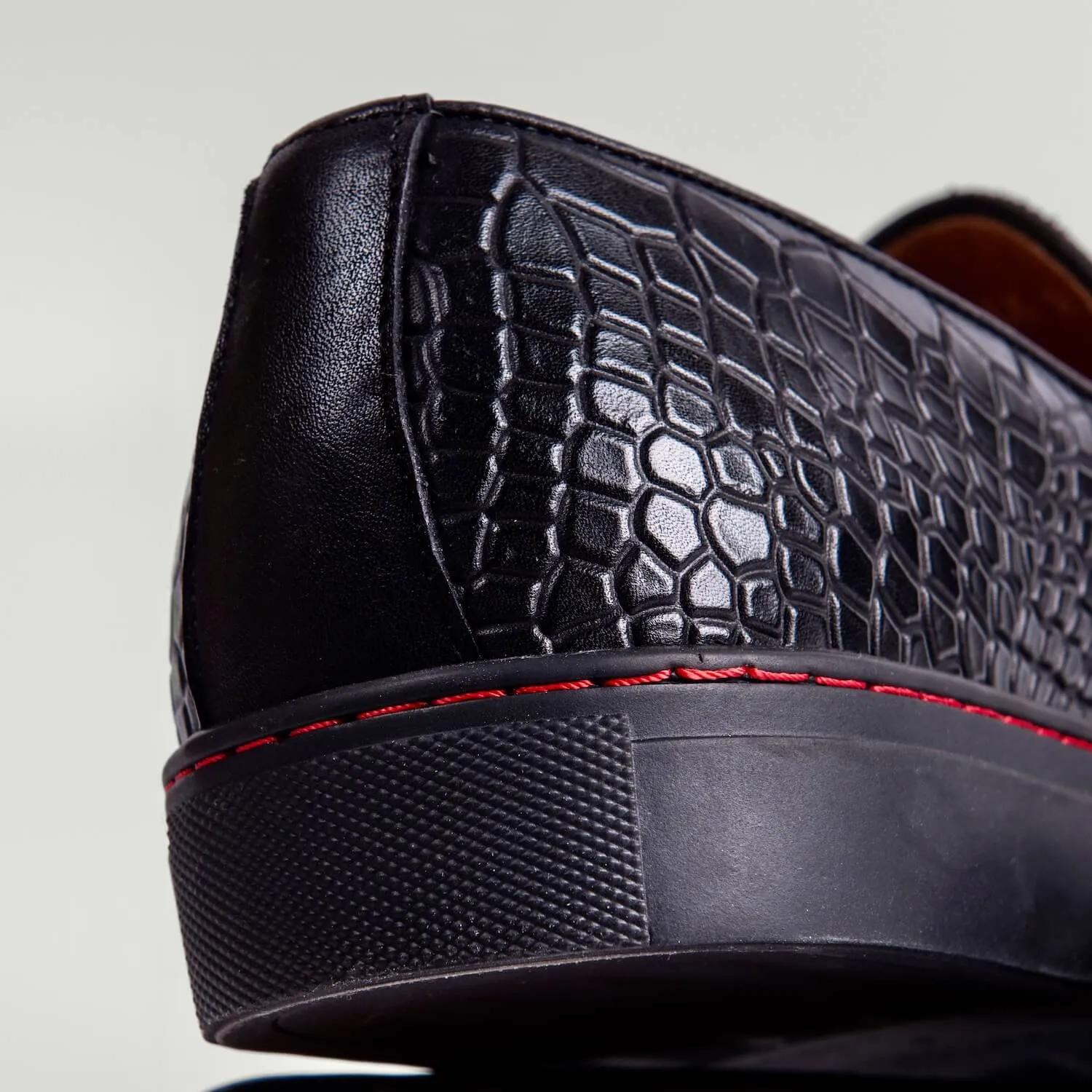 Baskets en cuir de crocodile noir avec mors de cheval Boardwalk