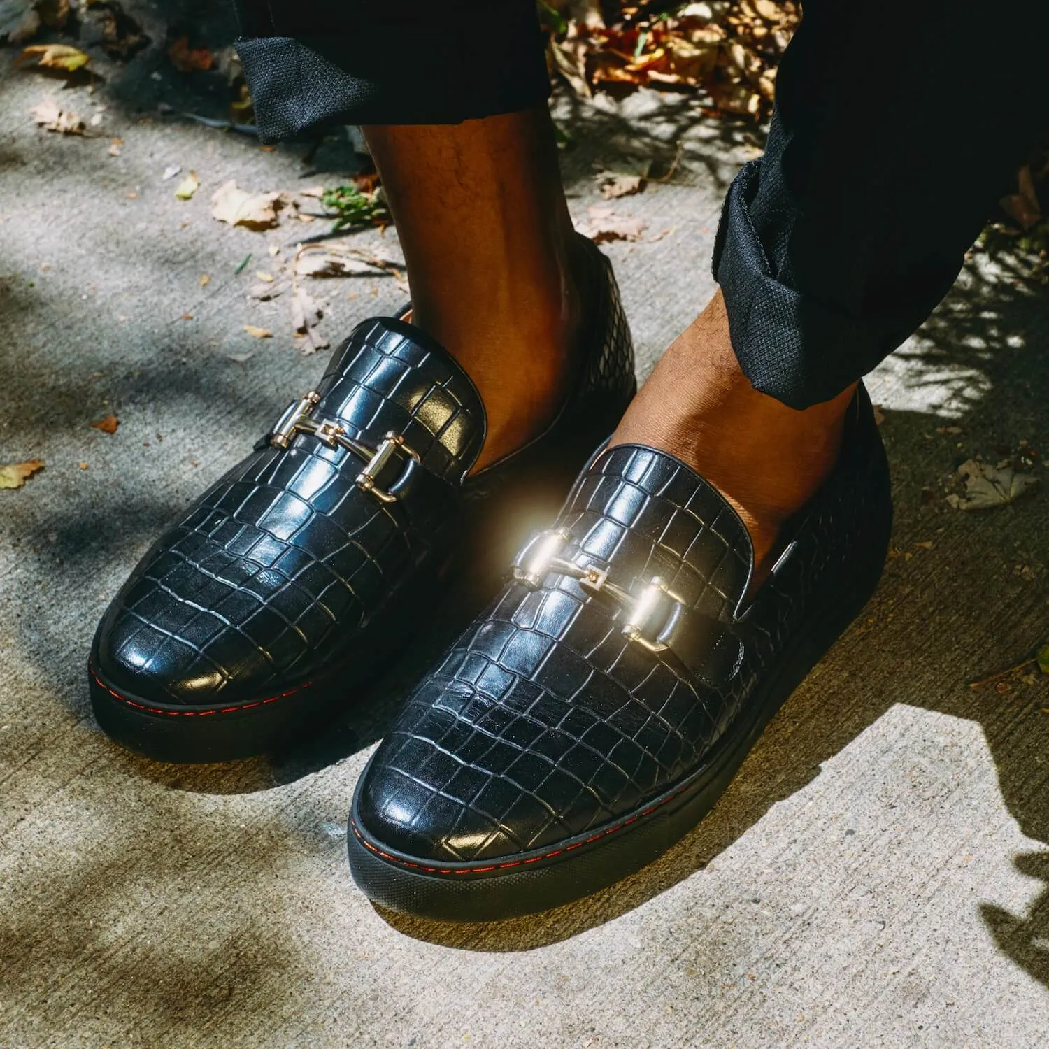 Baskets en cuir de crocodile noir avec mors de cheval Boardwalk