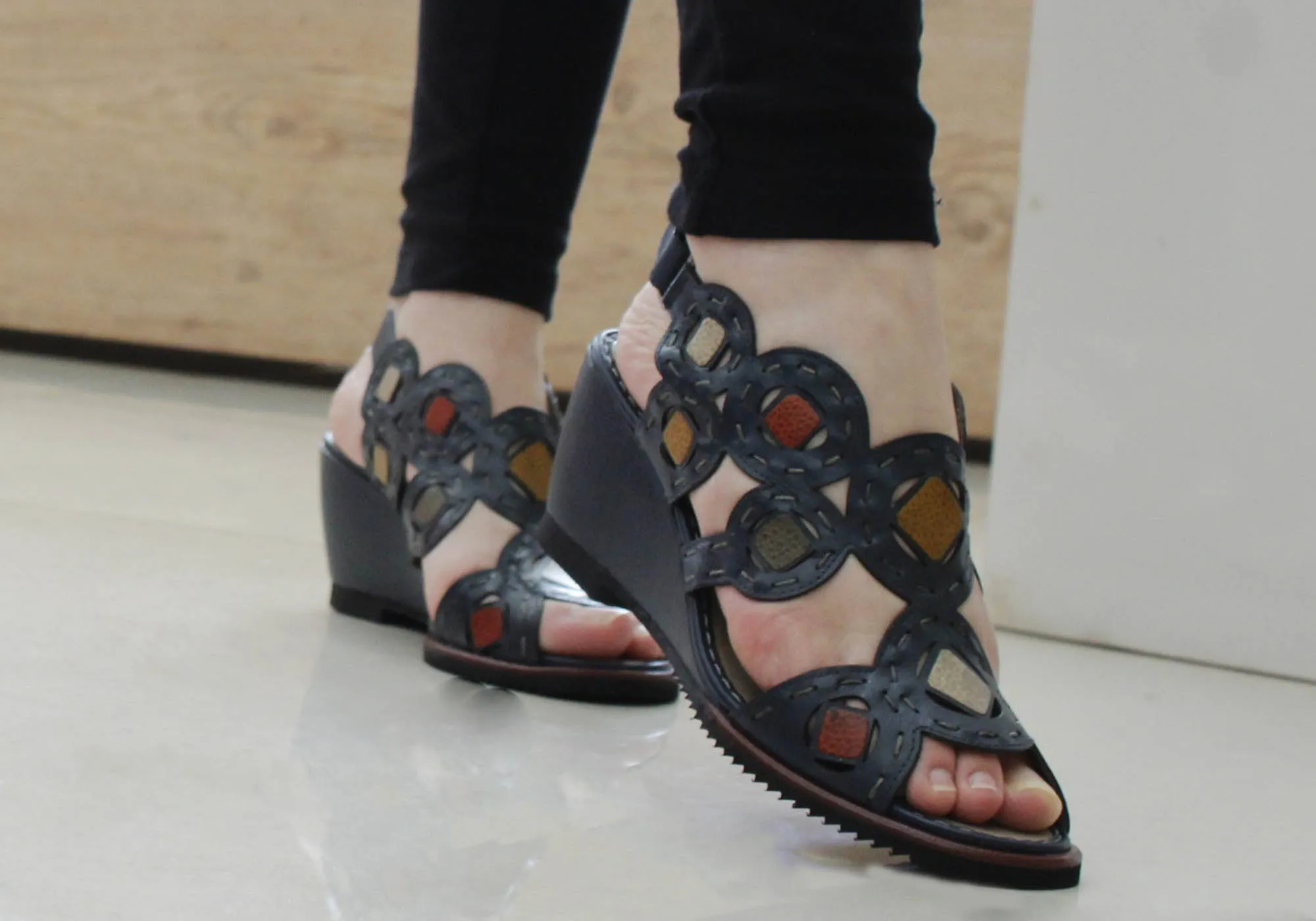 J Gean Sonya Sandales à Talon Compensé en Cuir Confortables pour Femmes Fabriquées au Brésil Chaussures J Gean