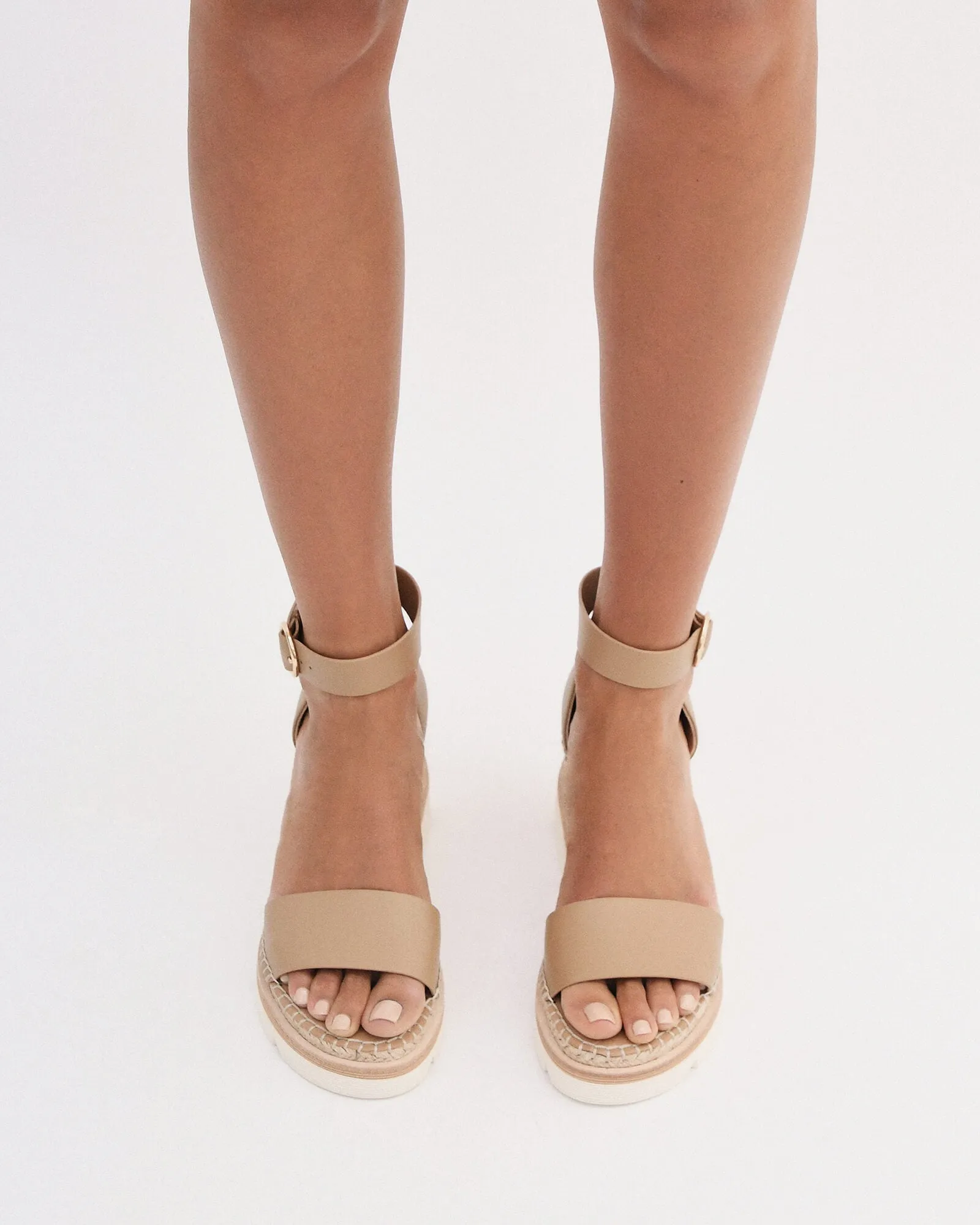 WEDGES KELLY À TALON MOYEN EN CUIR TAN