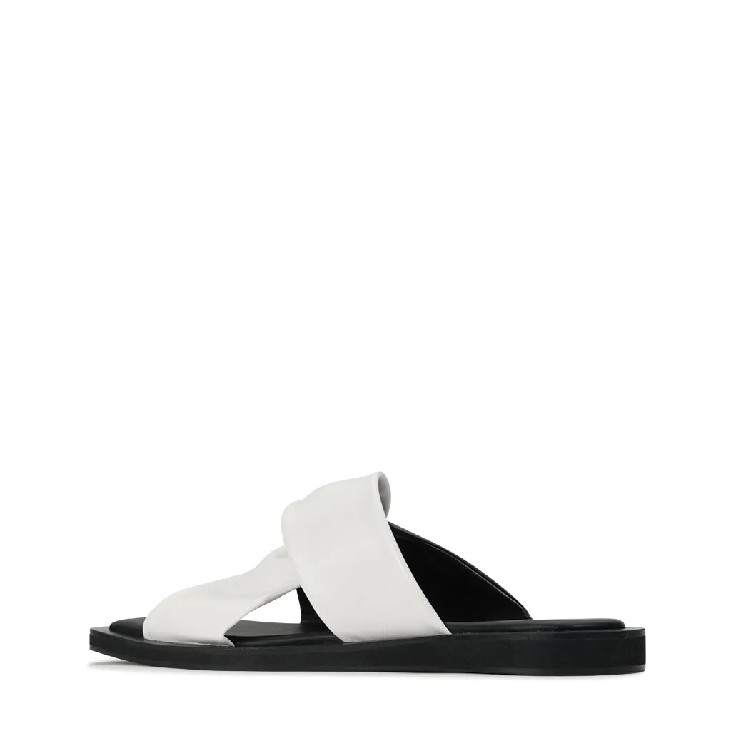 SANDALES CROISÉES MISTIQUE