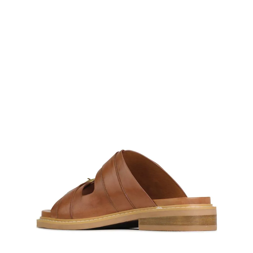 SANDALES À LANGUETTE EN CUIR ORNÉ