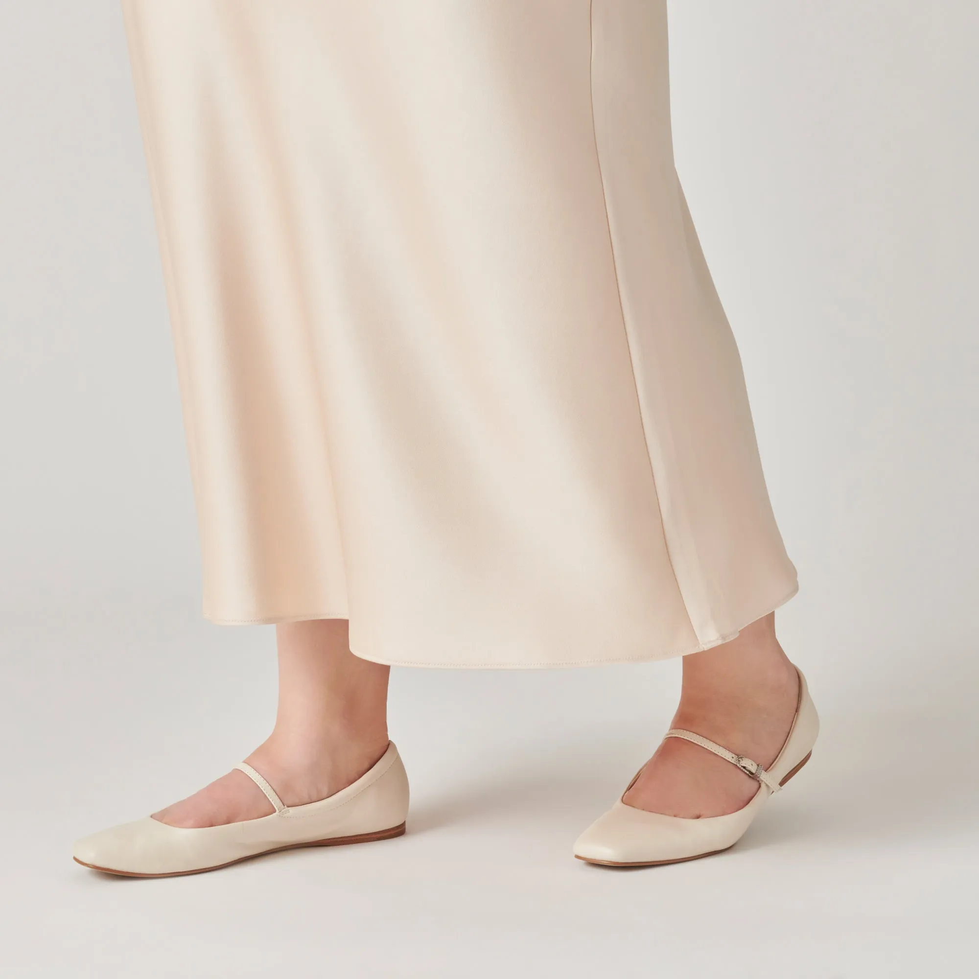 REYES BALLERINES LARGES EN CUIR IVOIRE