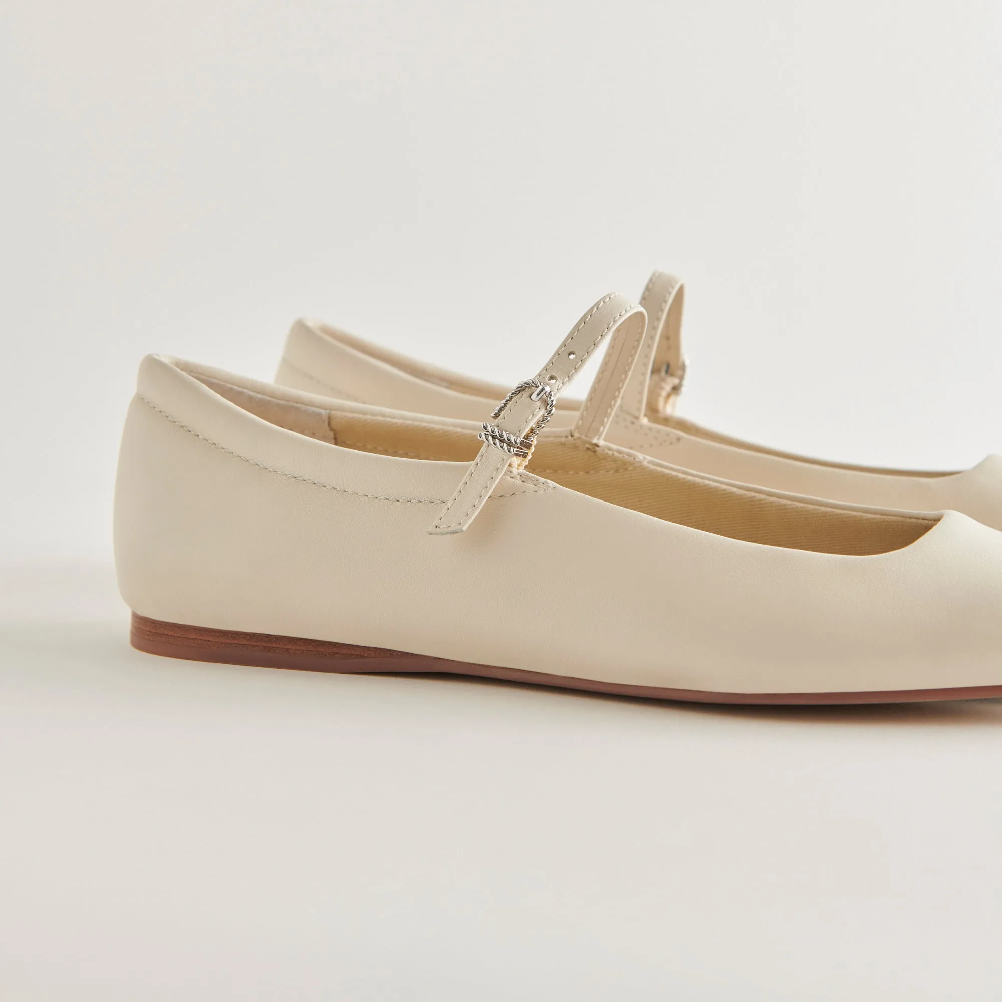 REYES BALLERINES LARGES EN CUIR IVOIRE
