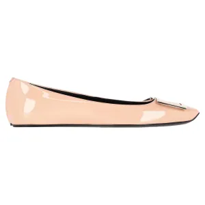 Roger Vivier Escarpins plats Ballet à détail de boucle Trompette en cuir verni nude_Roger-Vivier
