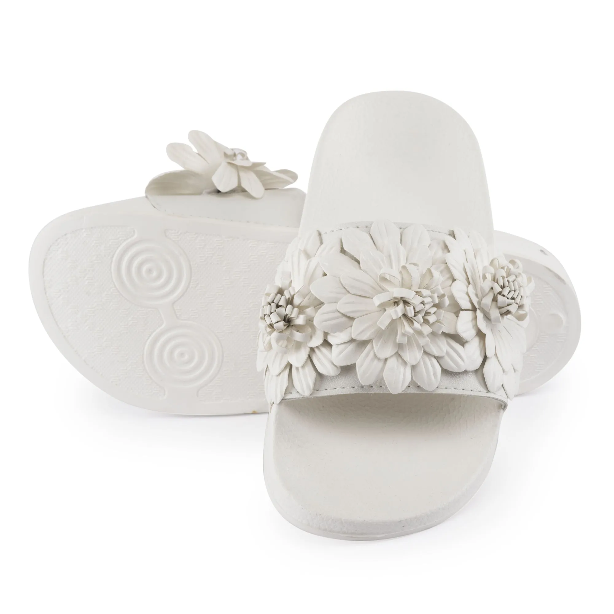 Sliders plats à fleurs blanches